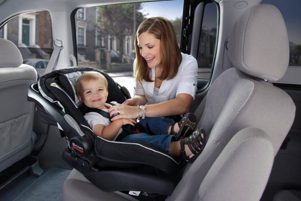 5 Tips Aman Berkendara Dengan Kursi Pengaman Bayi di Mobil